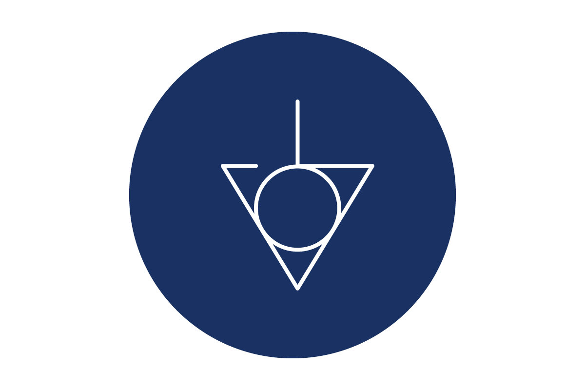 Dunkelblaues Icon: Überspannungsschutz-Ableiter. Ein Symbol mit einem nach unten gerichteten Dreieck und einem zentralen Kreis für elektrische Schutzsysteme.